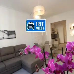 Exclusive Really Downtown - Free Private Parking Included! Apartment